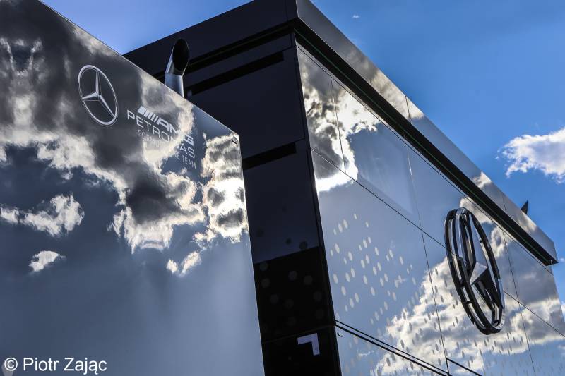 Mercedes odcina się od kontrowersji związanych z elastycznością przedniego skrzydła