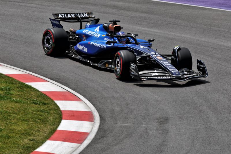 Albon mimo spektakularnego problemu awansował do Q3