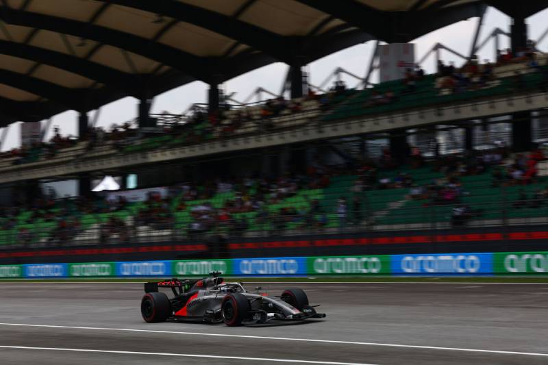 Hulkenberg blisko punktów, a Bortoleto przeprasza Sainza za kolizję